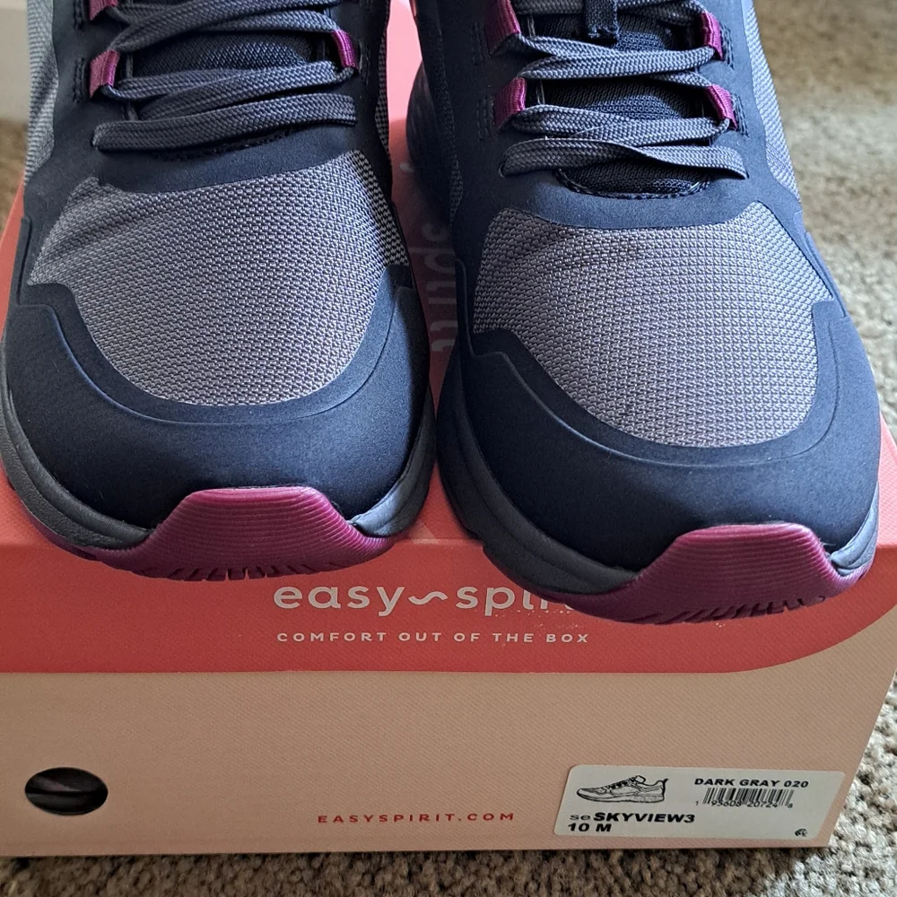 Easy Sprit Womens Skyview Water Resitant shoes NWT